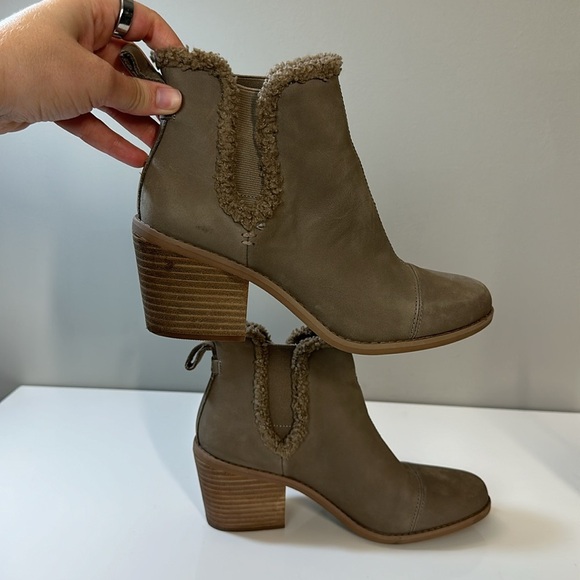 TOMS Everly Chelsea Boots in Taupe Size 7.5 - Picture 15 of 16